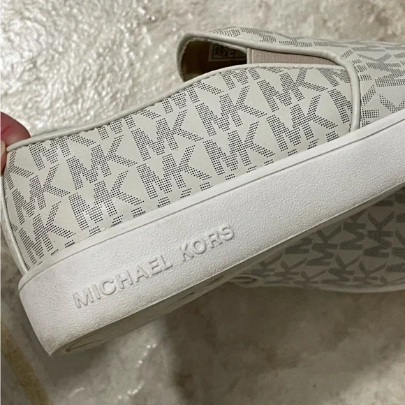 SALE ! Michael Kors Keaton Logo Slip-On Sneaker Sz 4 EUC Fits Women 5.5!! - Picture 7 of 9